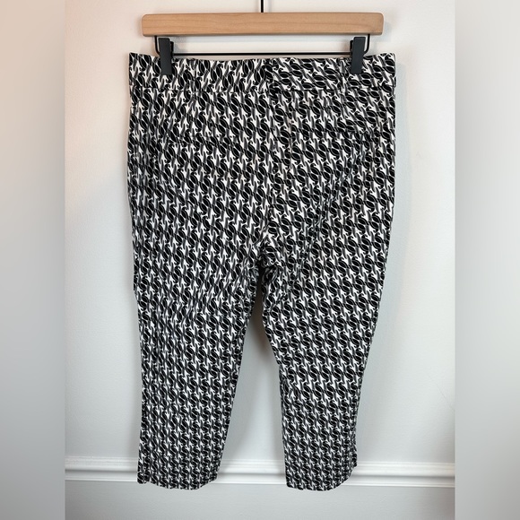 TALBOTS Petites Black White Parrot Print Capris | Size 10P - Picture 5 of 10